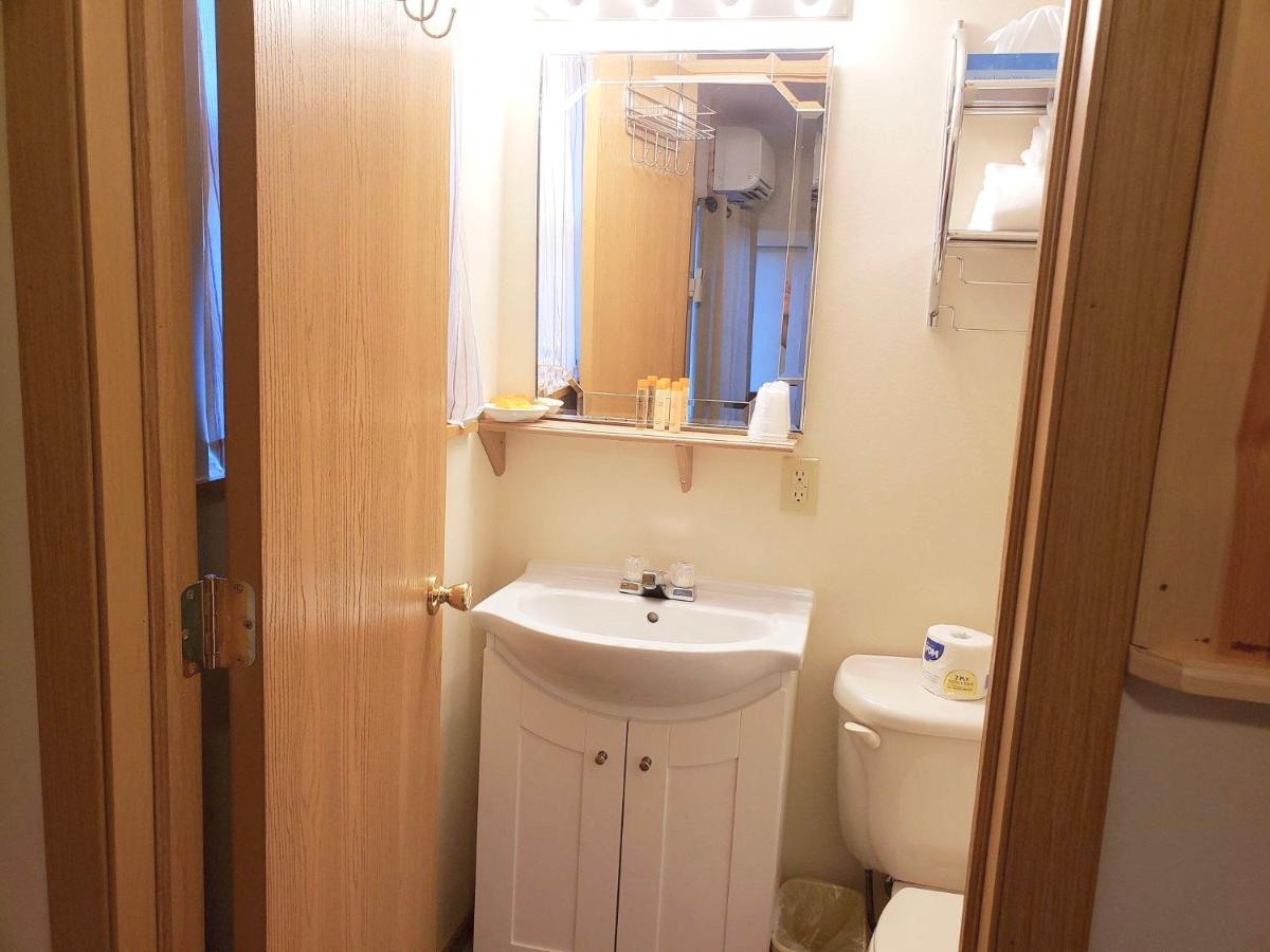Budget Single Room at Rockerville Lodge & Cabins