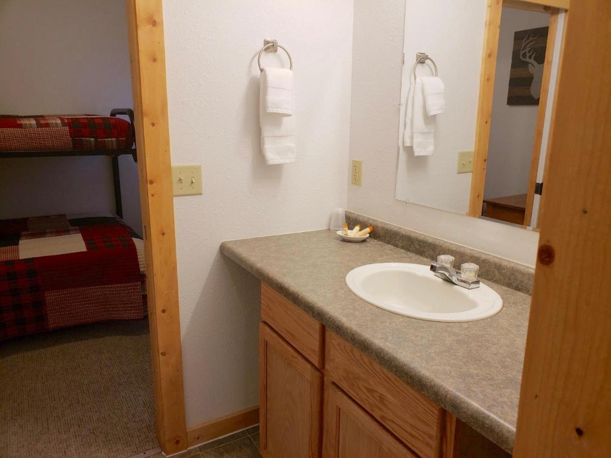 Junior Suite at Rockerville Lodge & Cabins