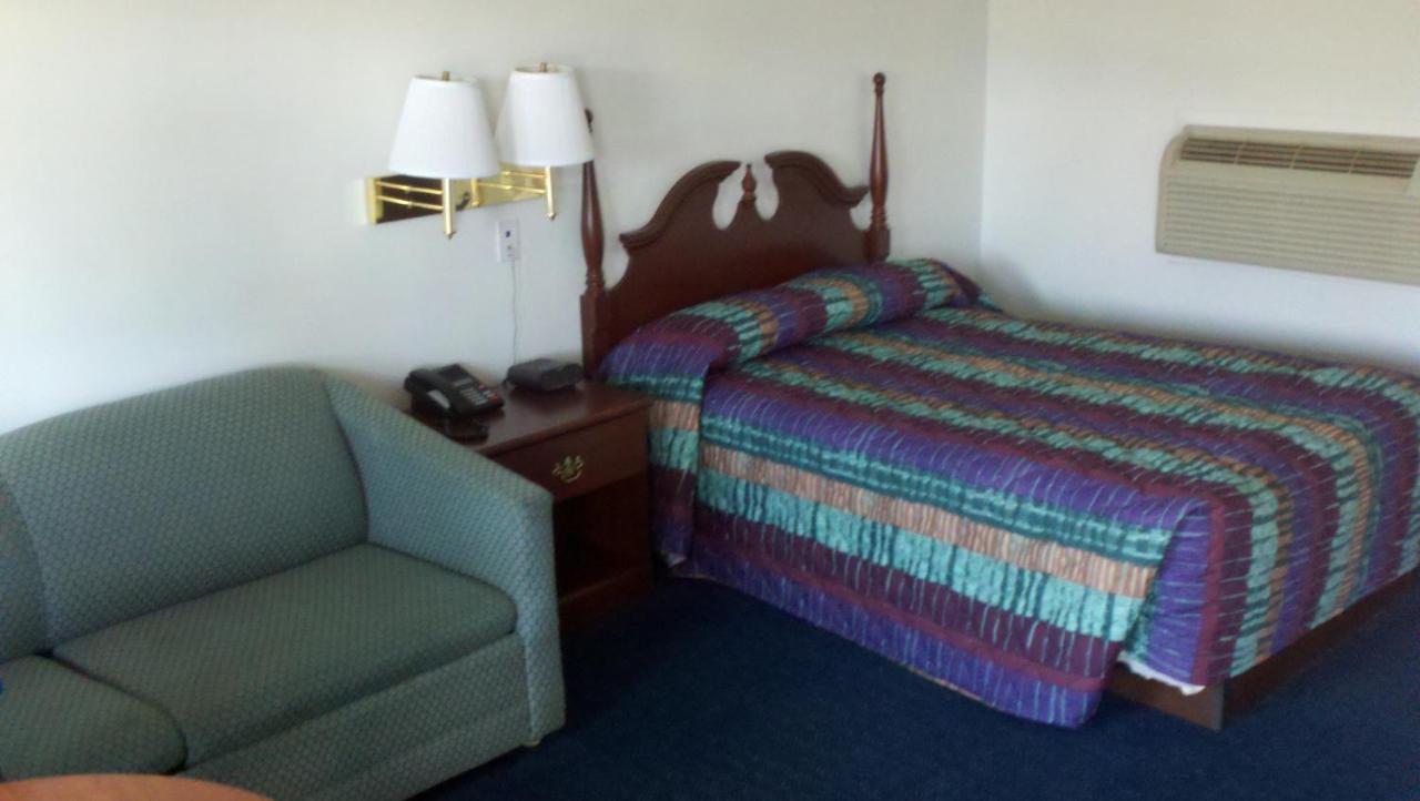  | Four Oaks Lodging