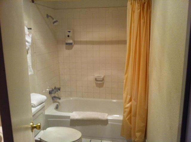  | Econo Lodge Inn & Suites