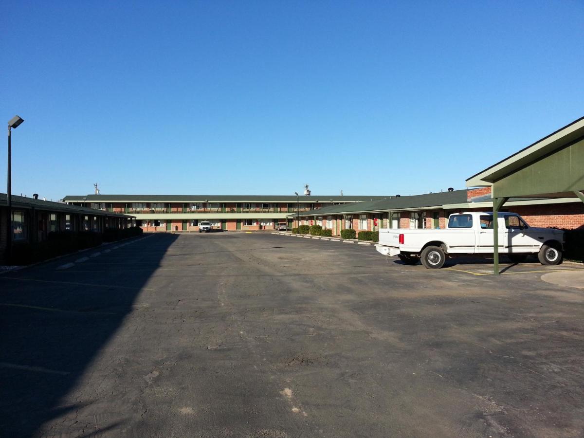  | Econo Lodge Inn & Suites