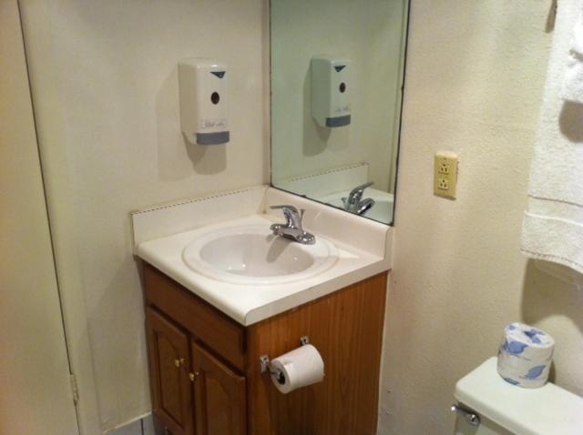  | Econo Lodge Inn & Suites