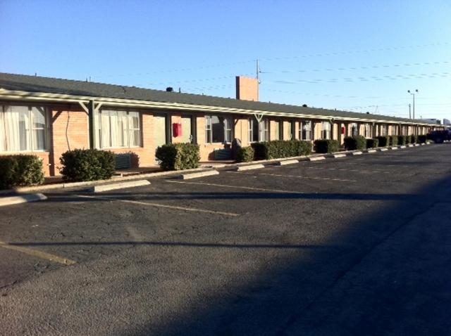  | Econo Lodge Inn & Suites