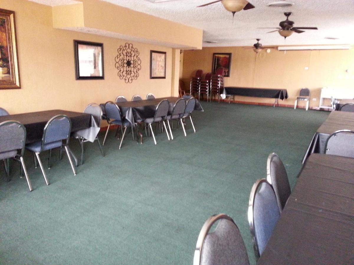  | Econo Lodge Inn & Suites