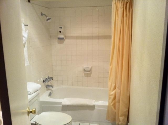  | Econo Lodge Inn & Suites