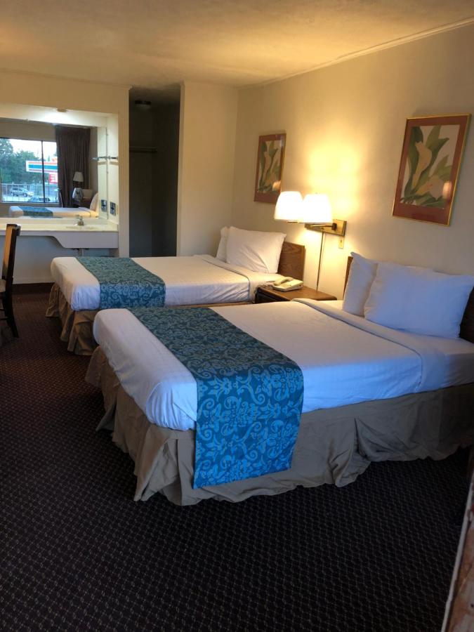 | Flagship Inn