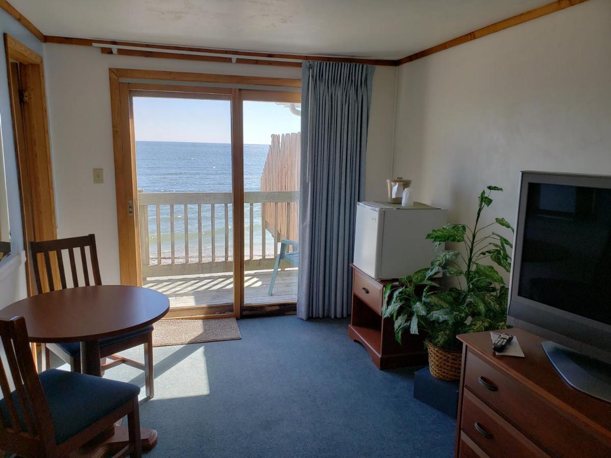 | Algoma Beach Motel