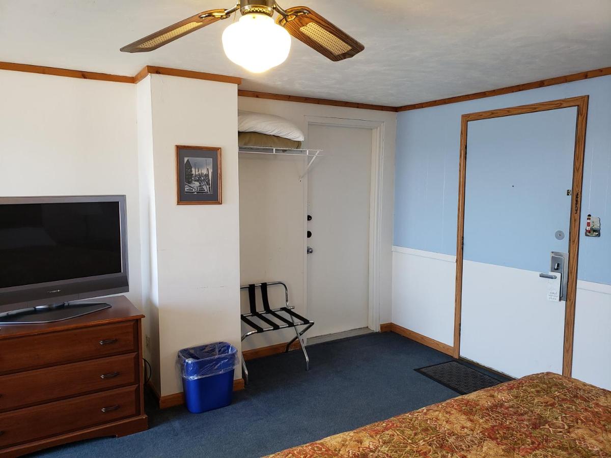 | Algoma Beach Motel