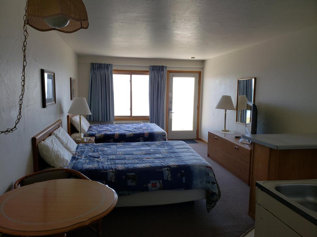 | Algoma Beach Motel