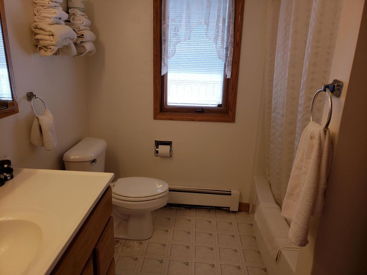 | Algoma Beach Motel