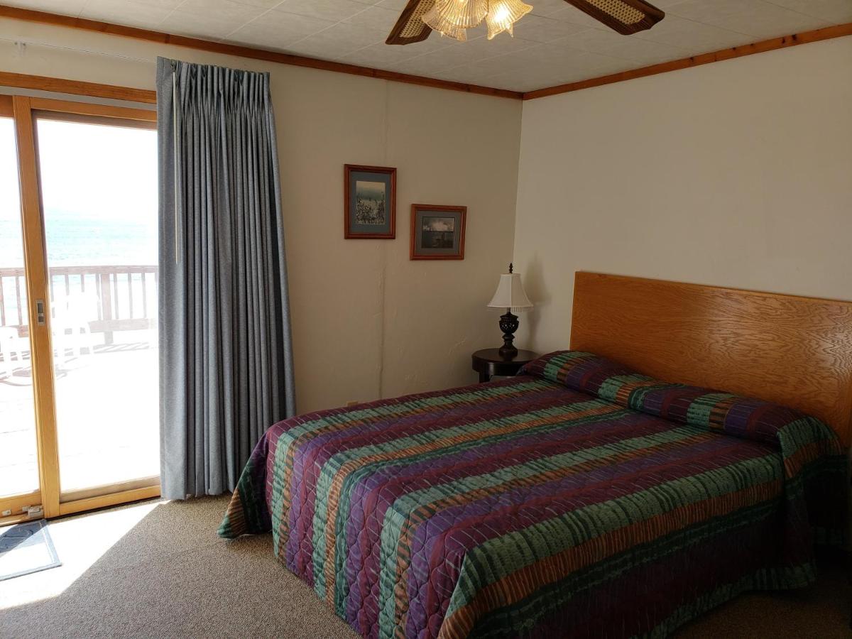 | Algoma Beach Motel