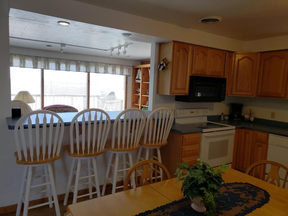 | Algoma Beach Motel