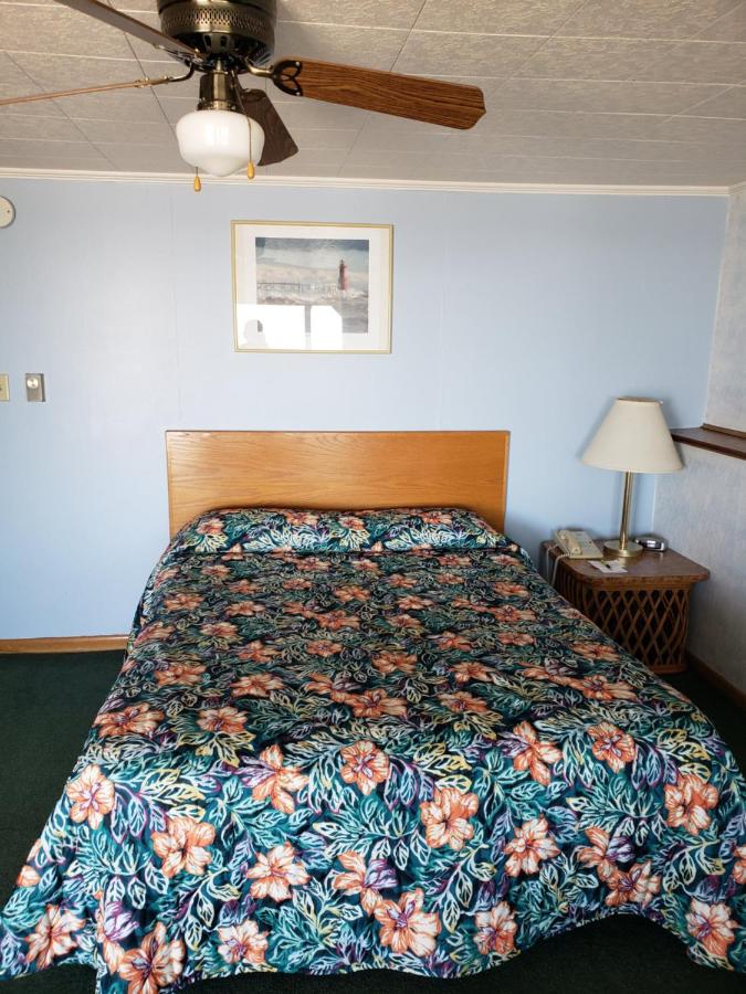| Algoma Beach Motel