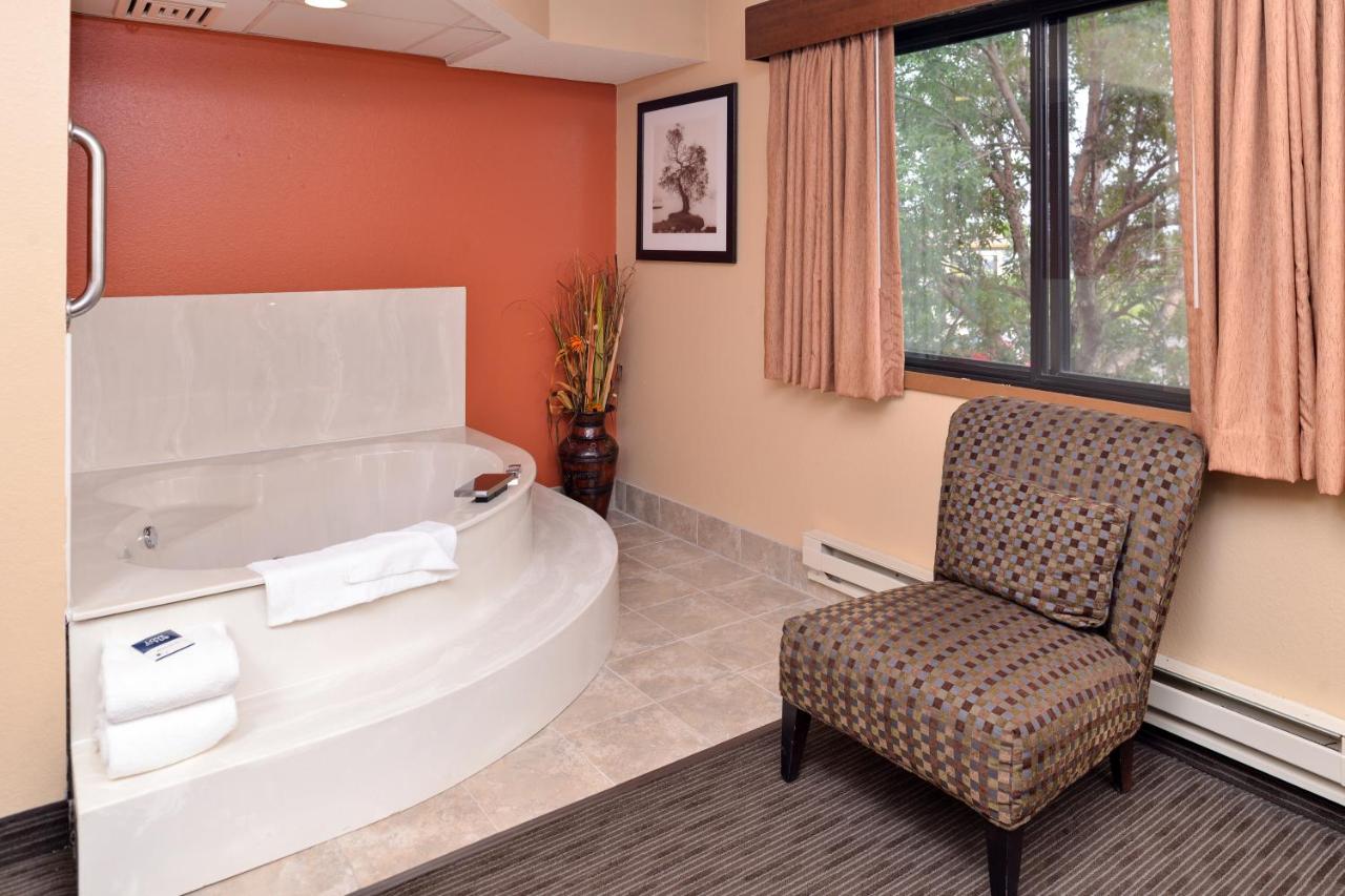 Superior King Suite - Non-Smoking at AmericInn by Wyndham Fergus Falls - Conference Center