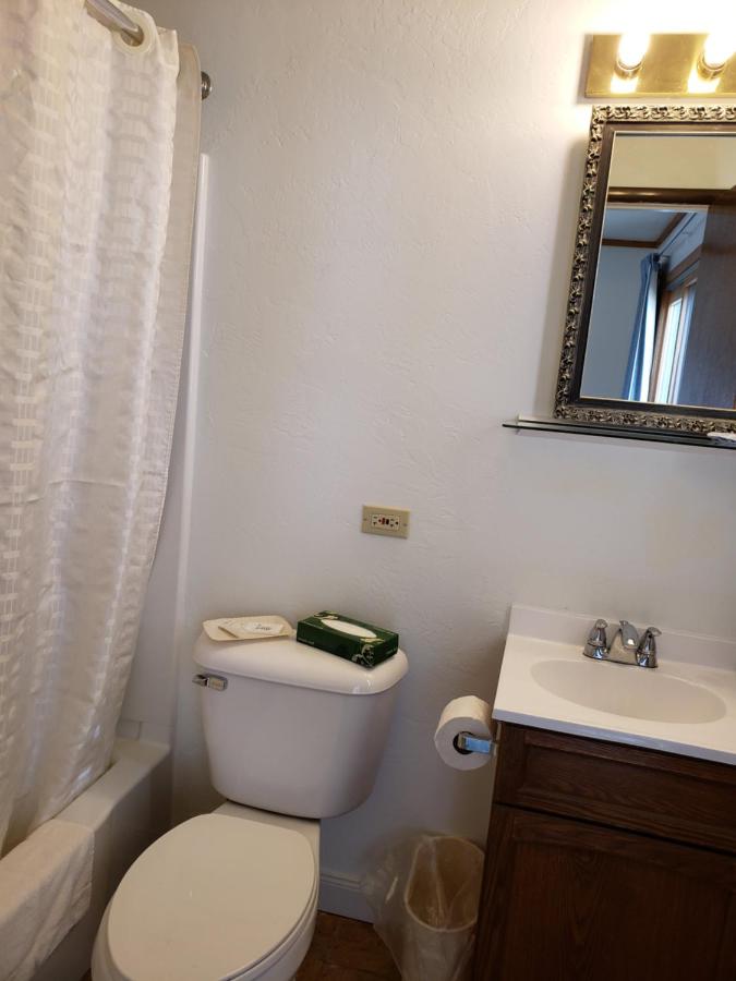 | Algoma Beach Motel
