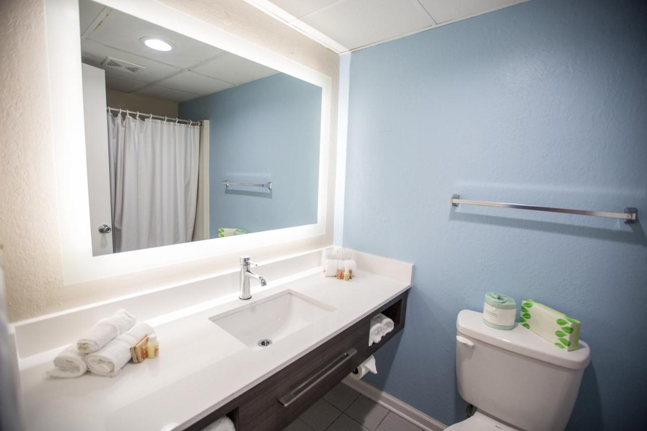  | Tropical Seas Hotel