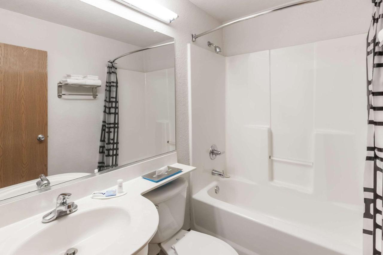 Deluxe Queen Suite - Non-Smoking at Microtel Inn by Wyndham Ardmore