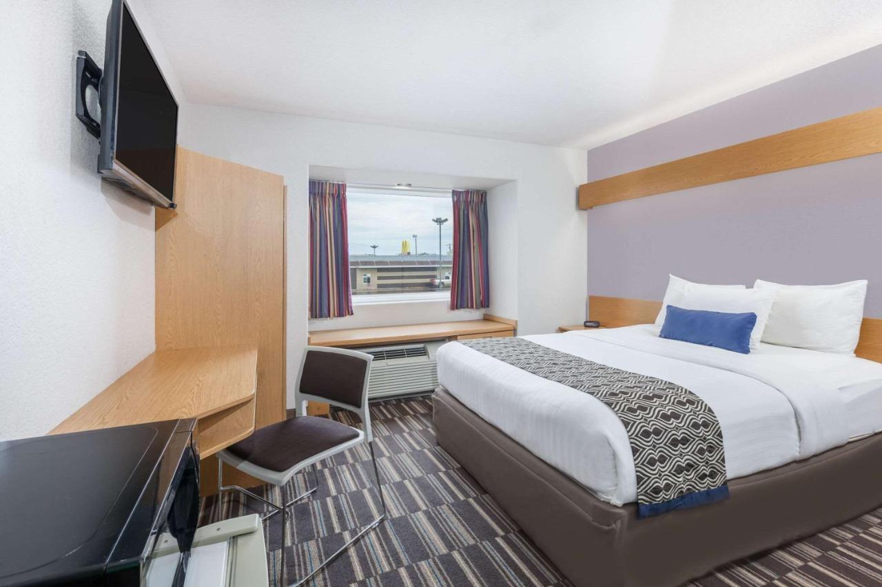 Deluxe Queen Suite - Non-Smoking at Microtel Inn by Wyndham Ardmore