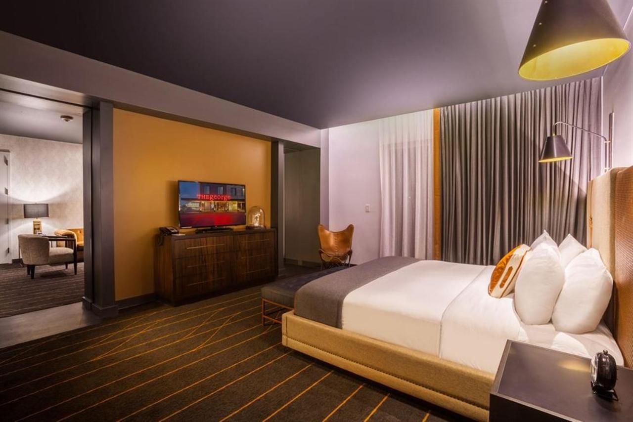 Deluxe King Room at The George, by Valencia Hotel Collection