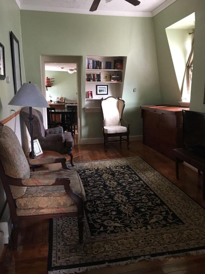 | Burbank Rose Inn Bed & Breakfast