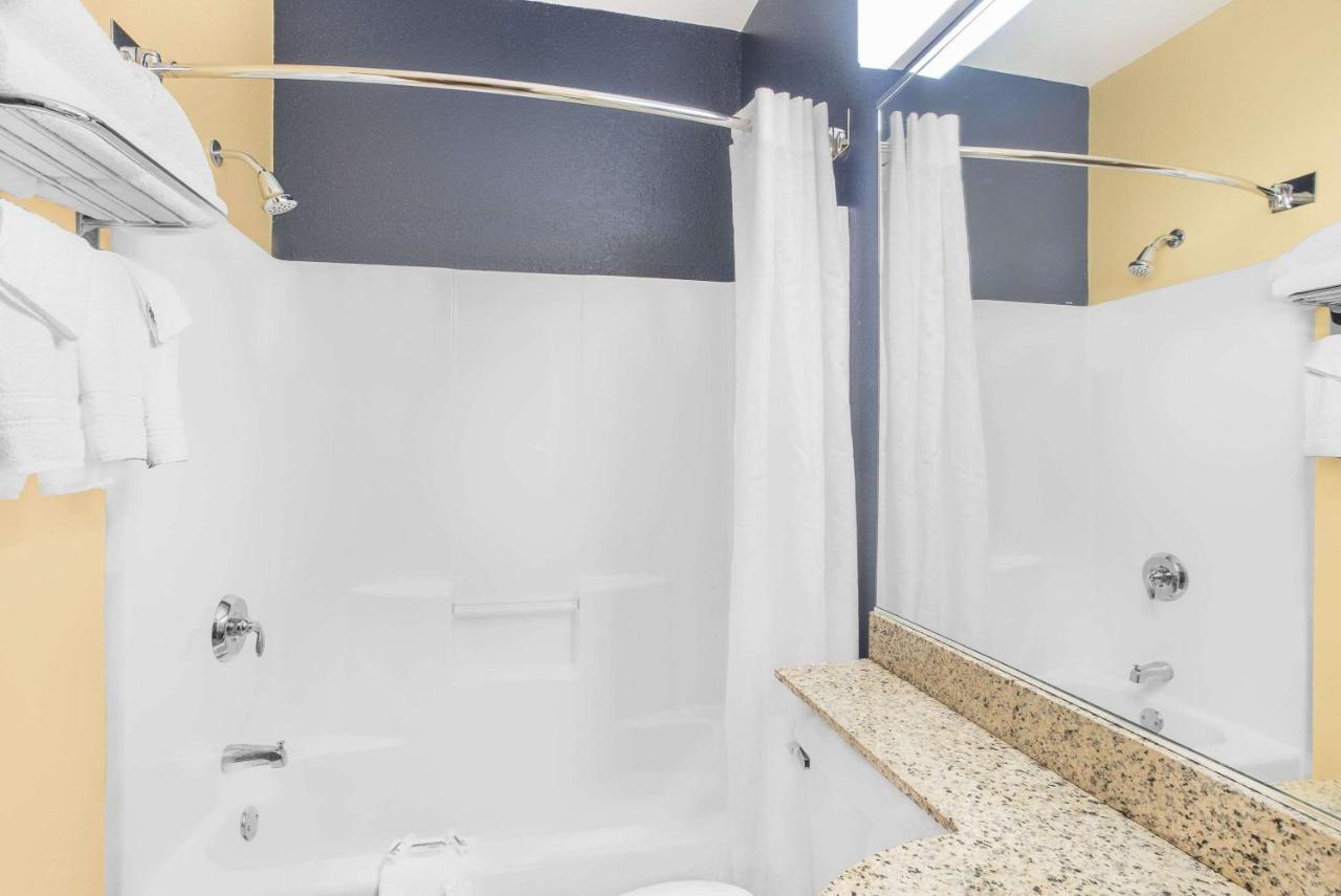  | Microtel Inn & Suites Chili/Rochester