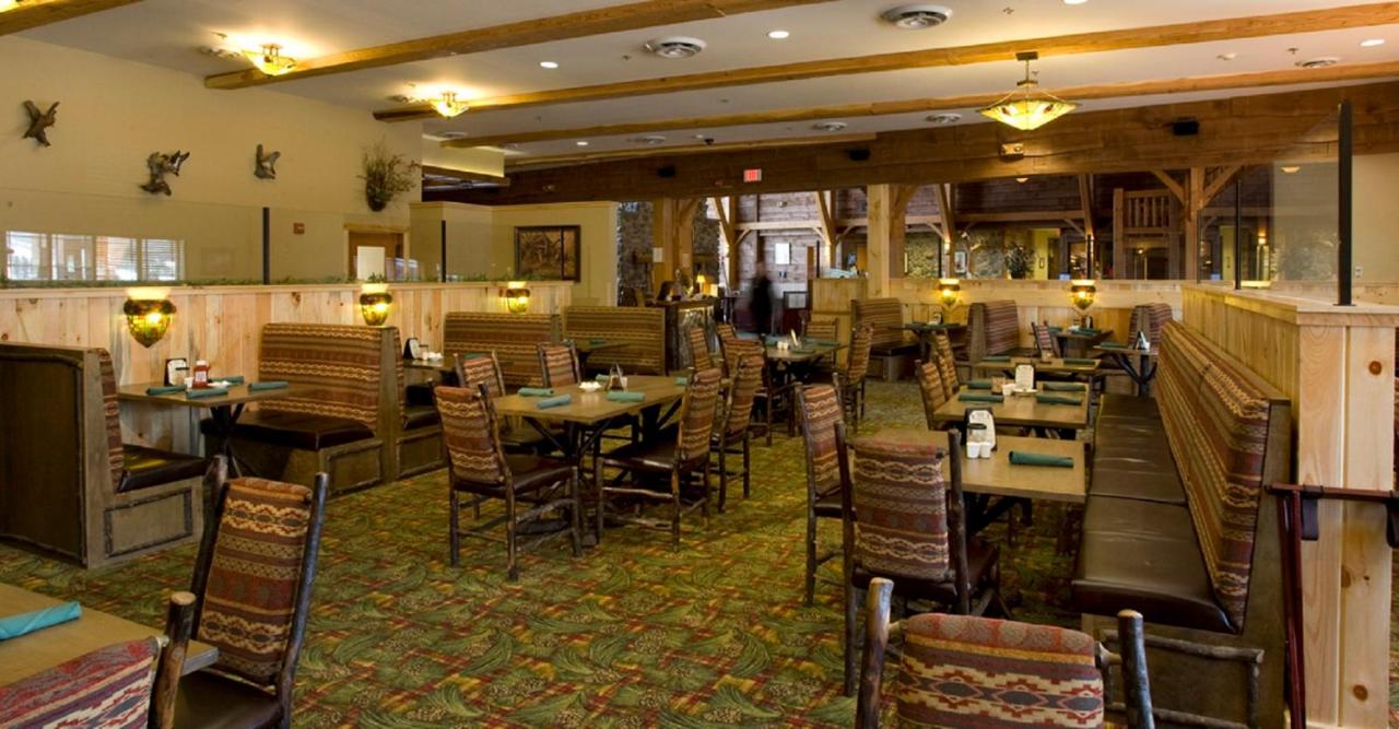 | Hope Lake Lodge & Indoor Waterpark