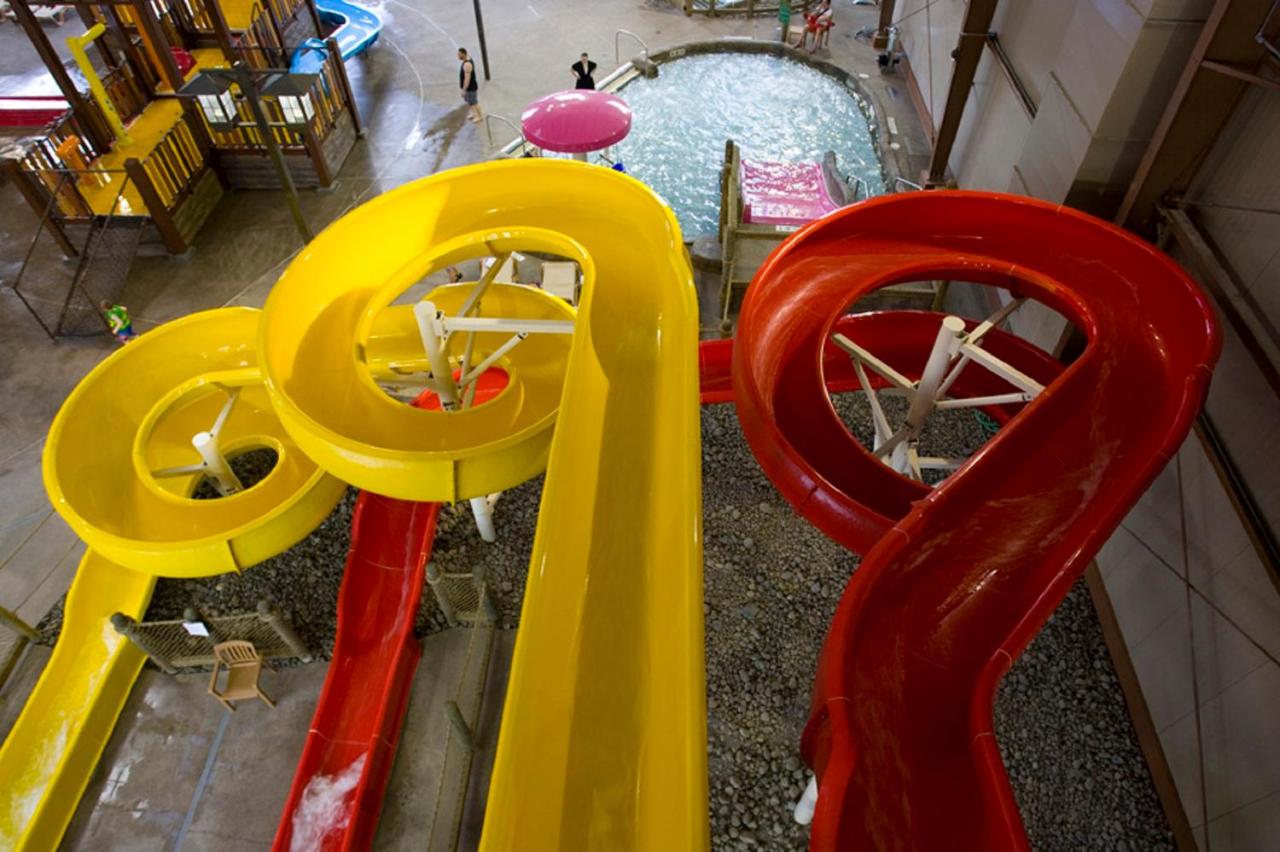 | Hope Lake Lodge & Indoor Waterpark