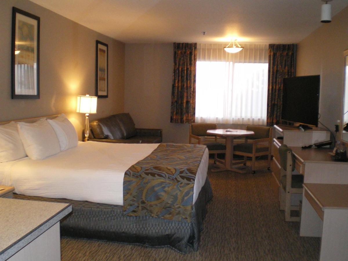 | Shilo Inn Suites Hotel - Nampa Suites