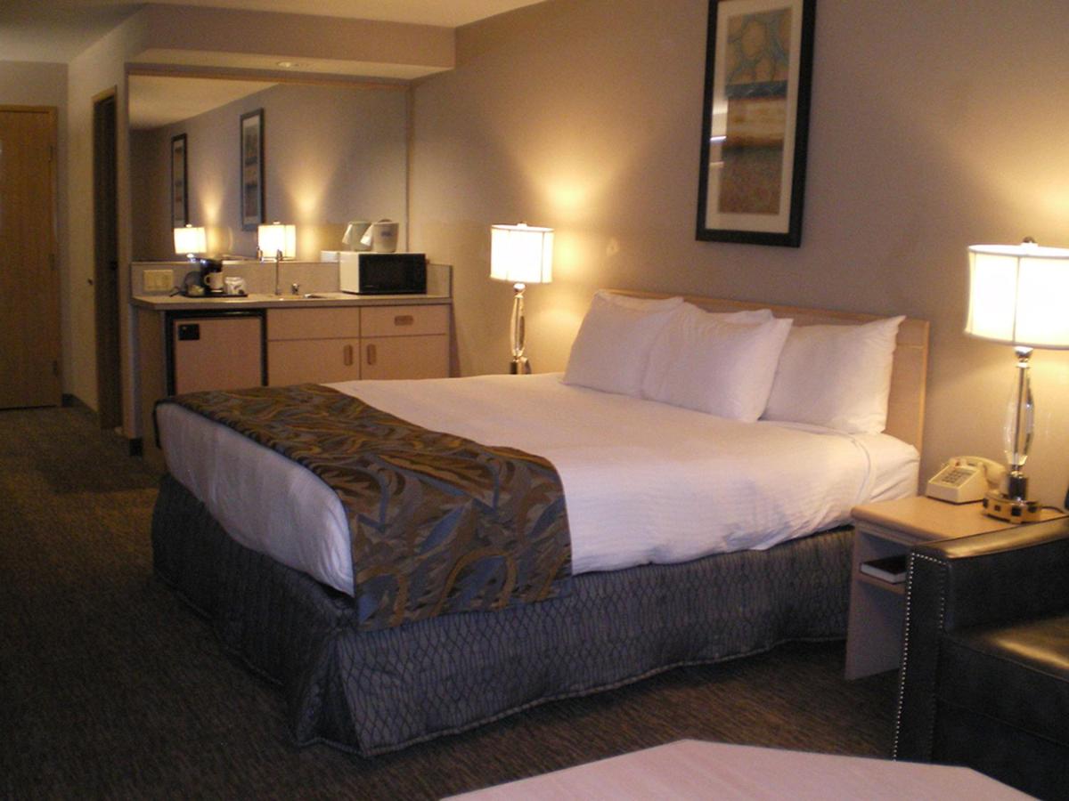 | Shilo Inn Suites Hotel - Nampa Suites