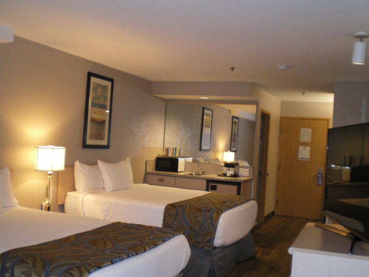 | Shilo Inn Suites Hotel - Nampa Suites