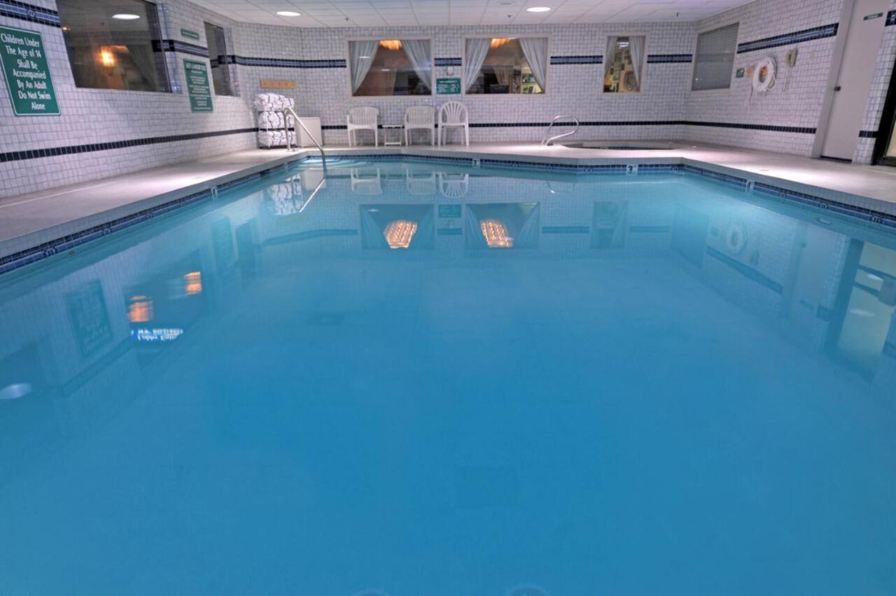 | Shilo Inn Suites Hotel - Nampa Suites