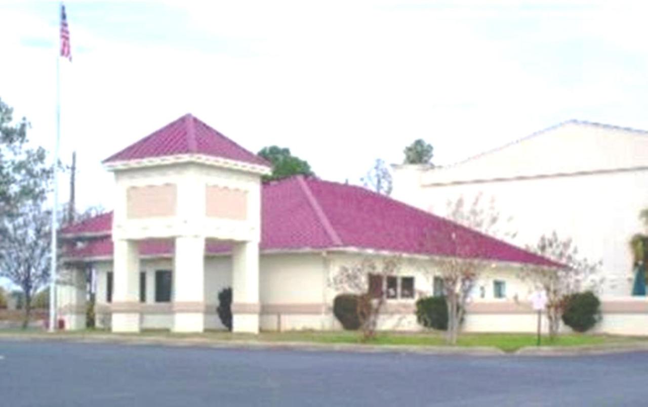 | Deerfield Inn & Suites