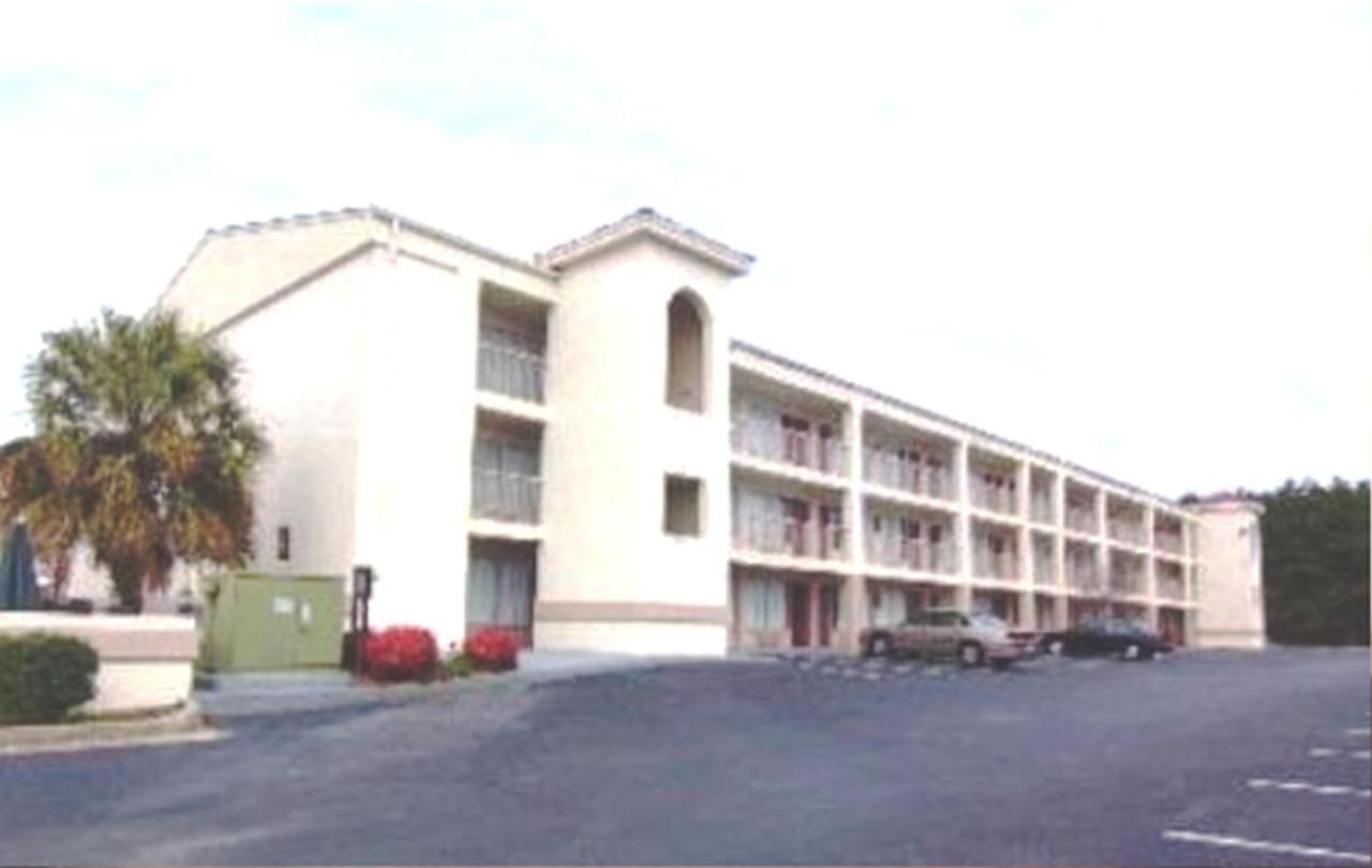 | Deerfield Inn & Suites