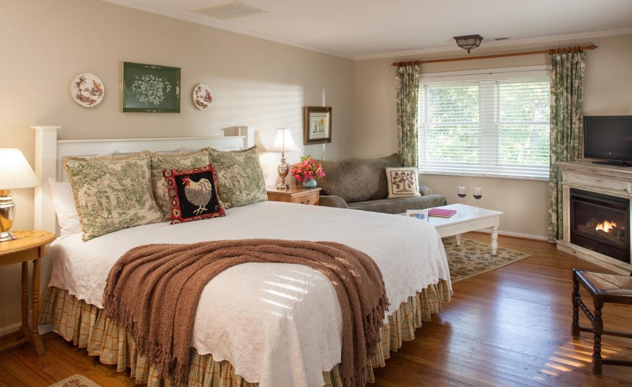 | Chanticleer Inn Bed & Breakfast