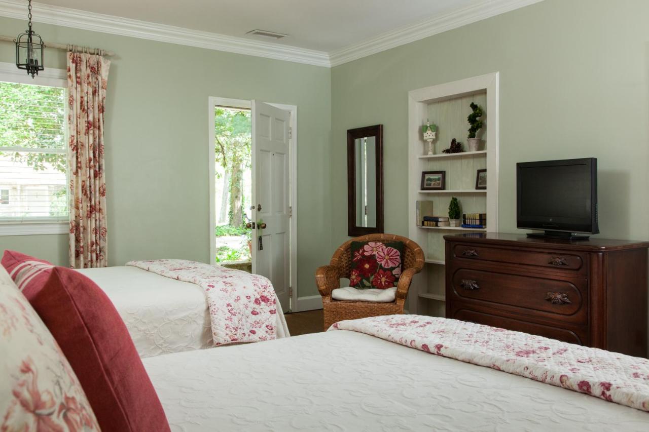 | Chanticleer Inn Bed & Breakfast