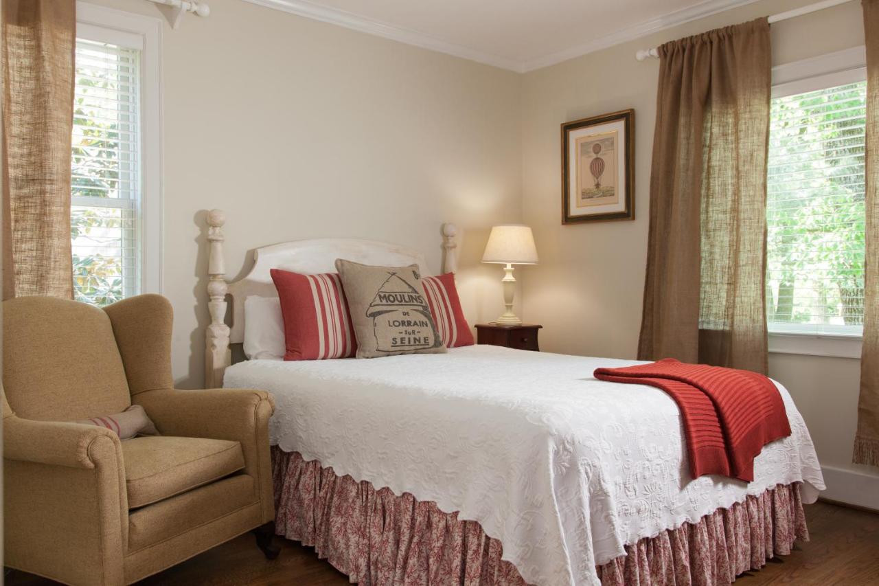 | Chanticleer Inn Bed & Breakfast