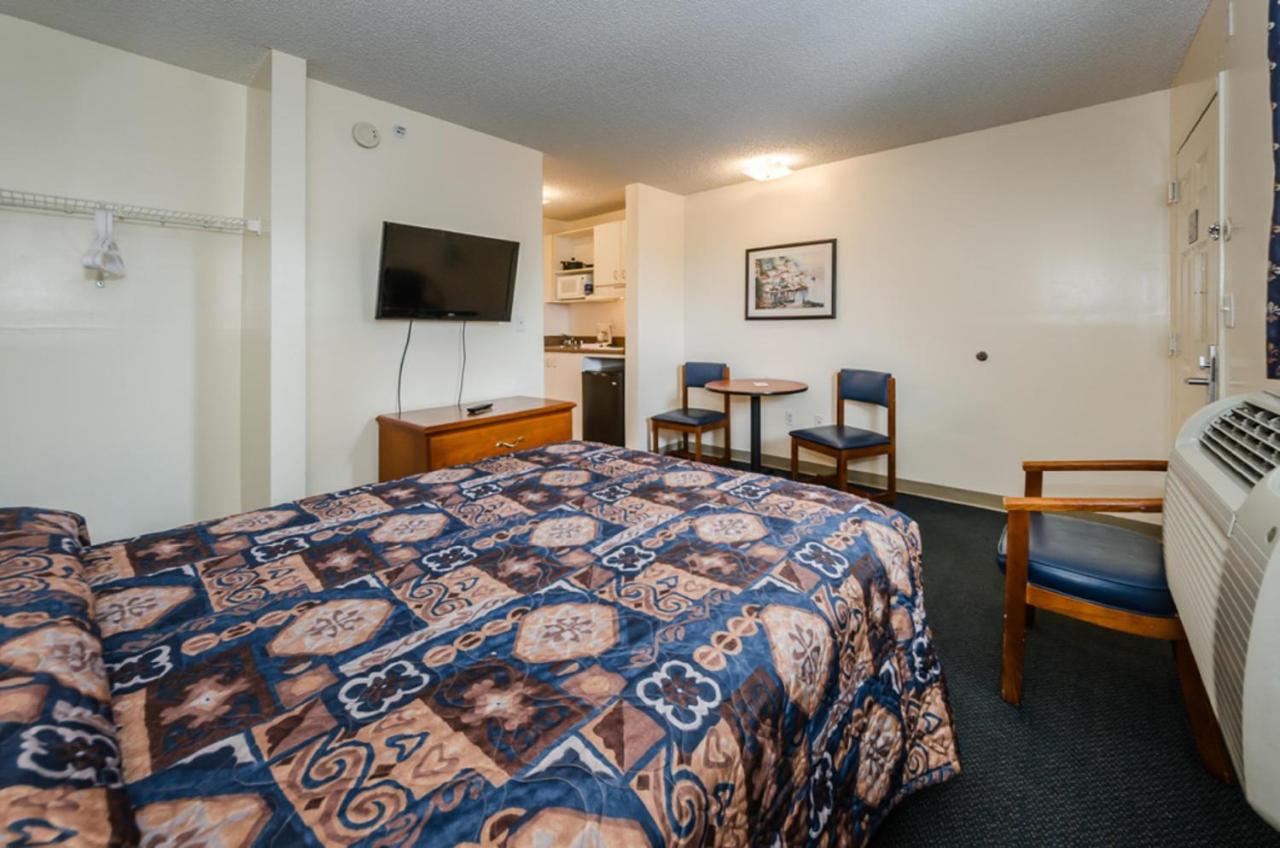 Standard Single Smoking, Kitchenette at Tampa Bay Extended Stay Hotel