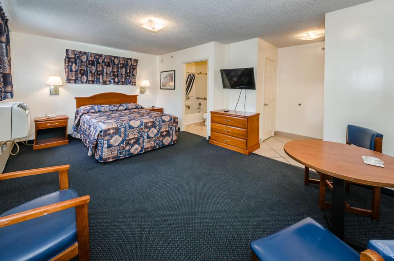 Standard Queen Smoking, Kitchenette at Tampa Bay Extended Stay Hotel