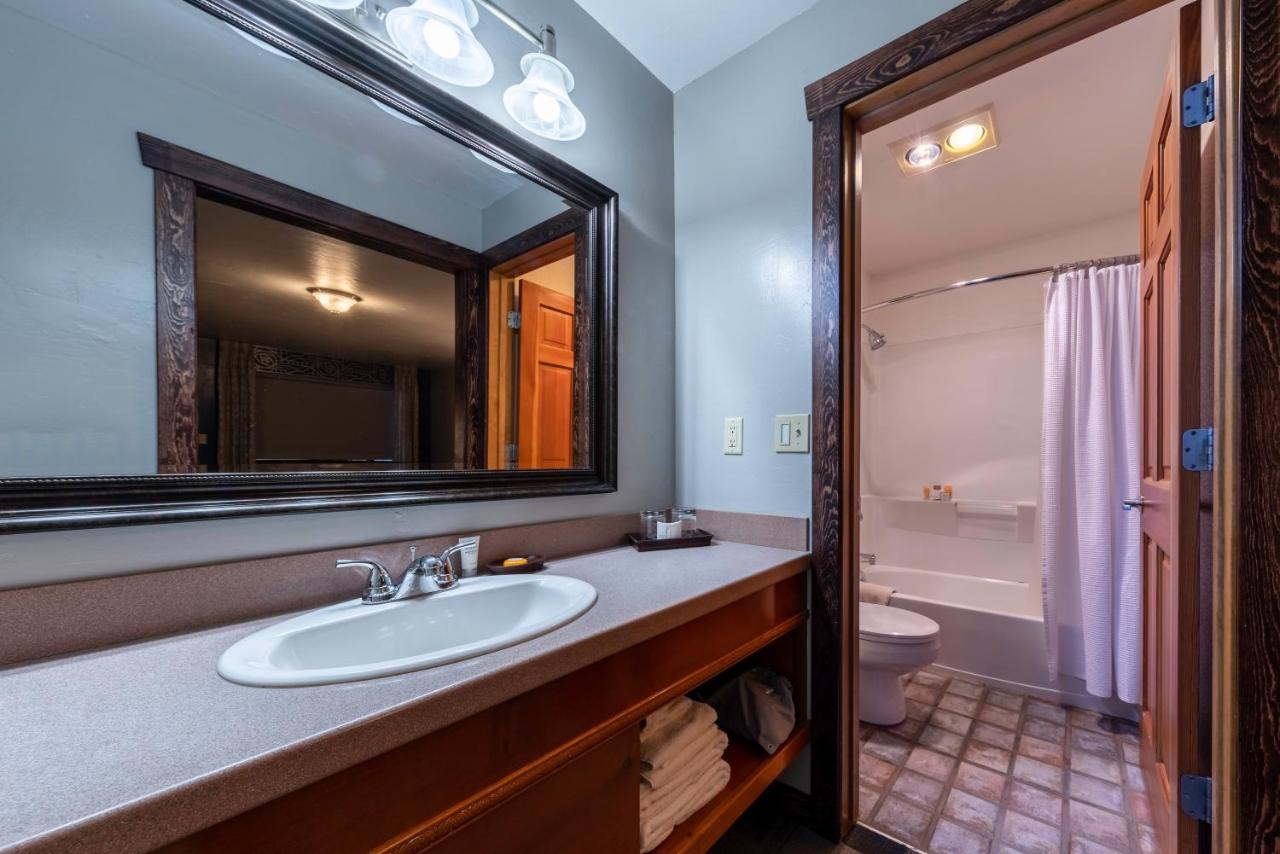 | Desert Rose Resort & Cabins