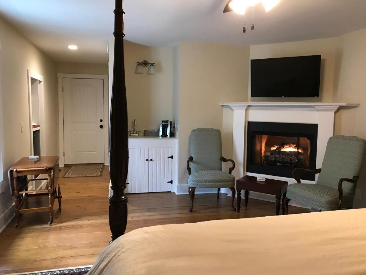 | Canemount Plantation Inn