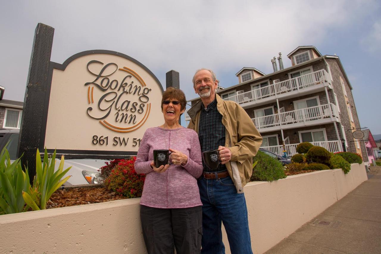 | Looking Glass Inn