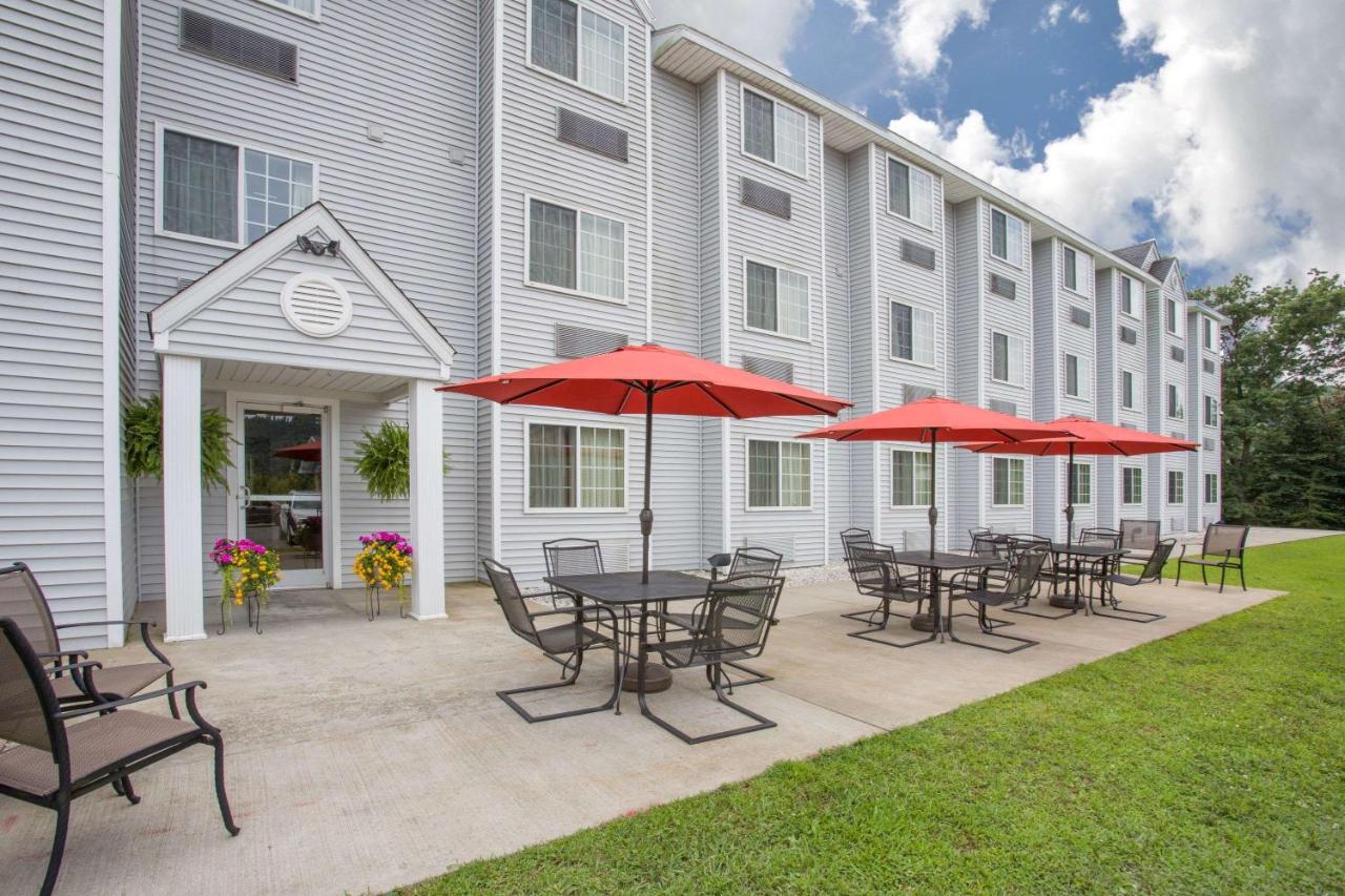 | Microtel Inn and Suites Gassaway