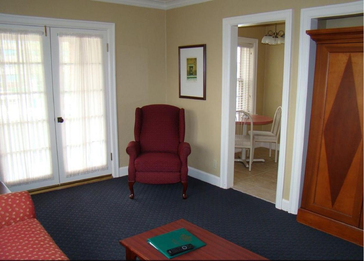 | Senate Luxury Suites