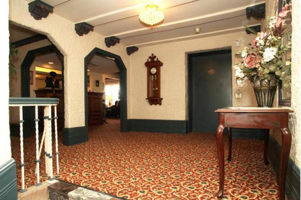 | Senate Luxury Suites