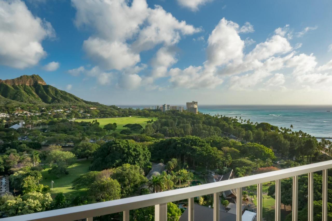 Ocean View Balcony, King at Queen Kapiolani Hotel