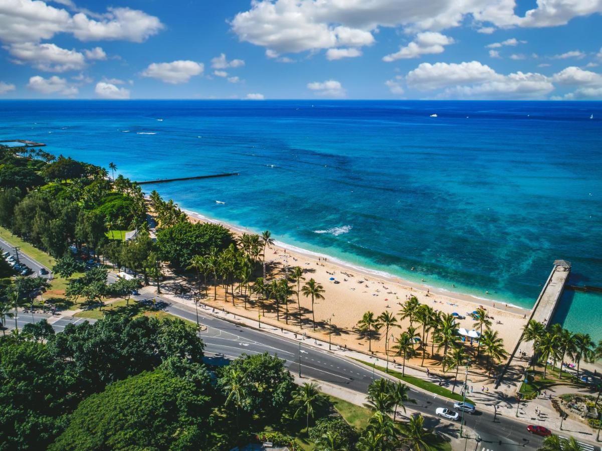 Penthouse Ocean View, Balcony at Queen Kapiolani Hotel
