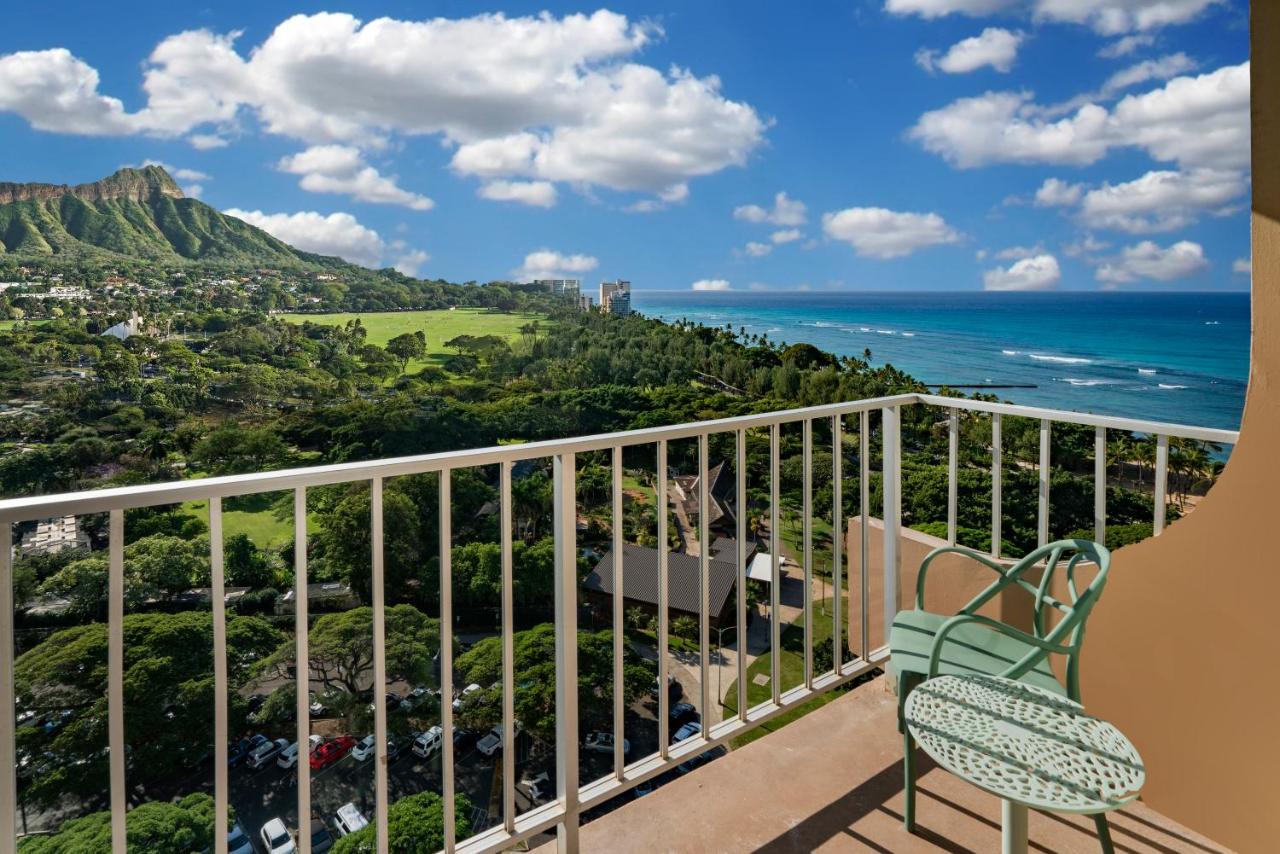Ocean View Balcony, King at Queen Kapiolani Hotel