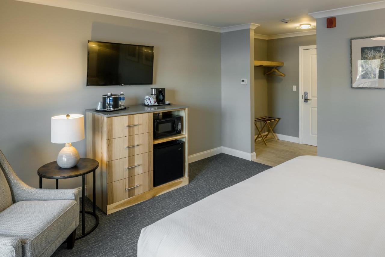 | Center Harbor Inn