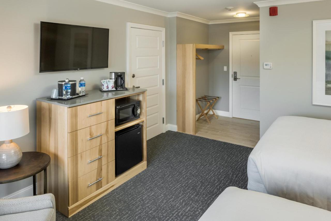 | Center Harbor Inn
