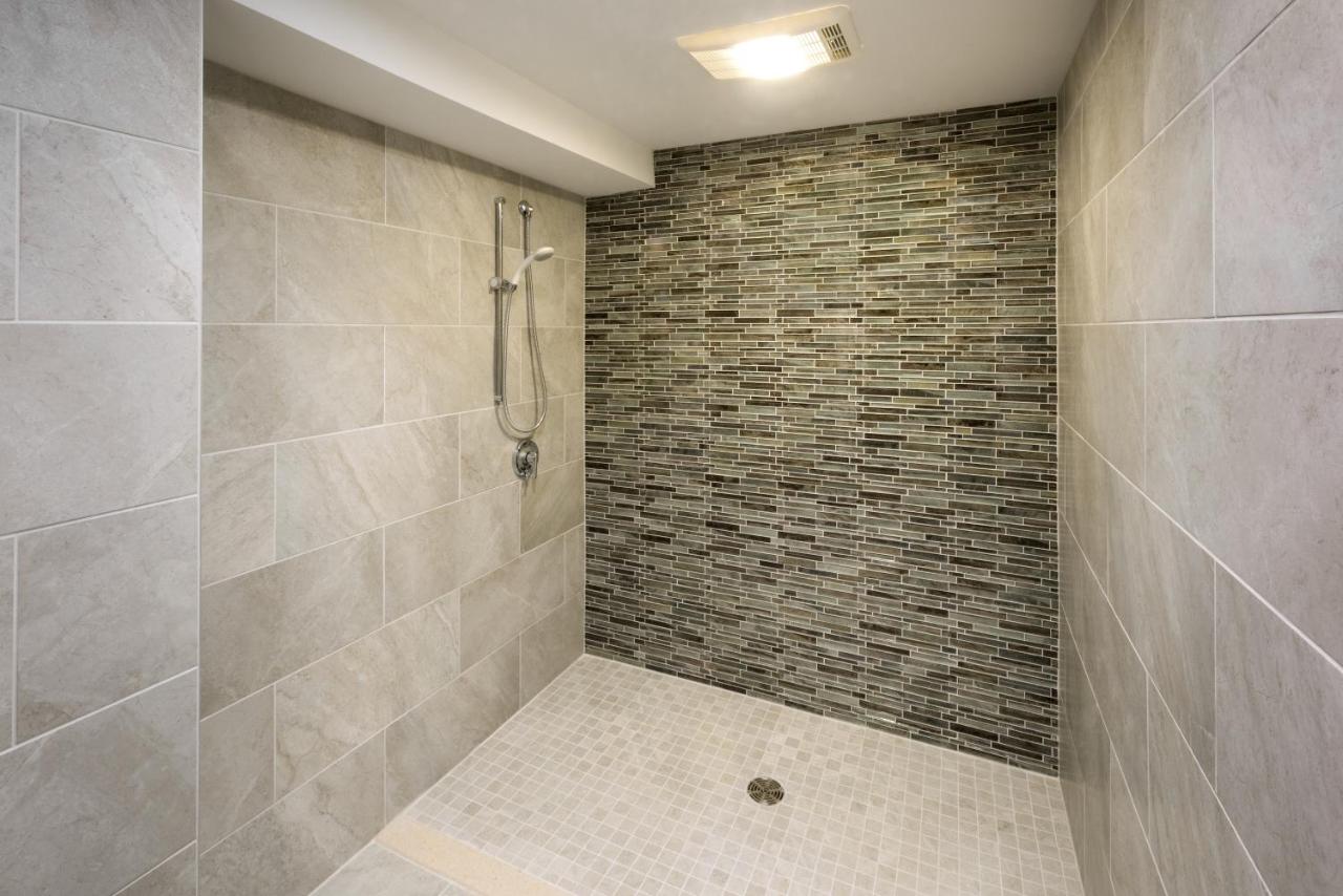 | Center Harbor Inn